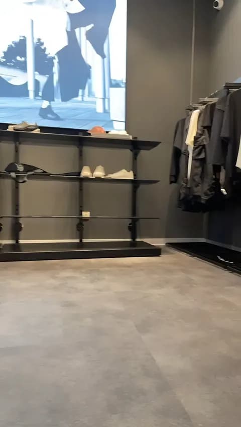ТРЦ «Хан Шатыр», магазин Adidas — 3